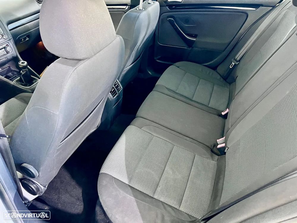 VW Golf Variant 1.6 TDi Confortline - 17