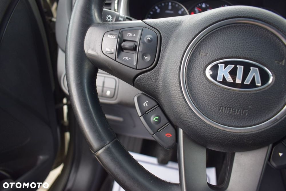 Kia Carens - 26