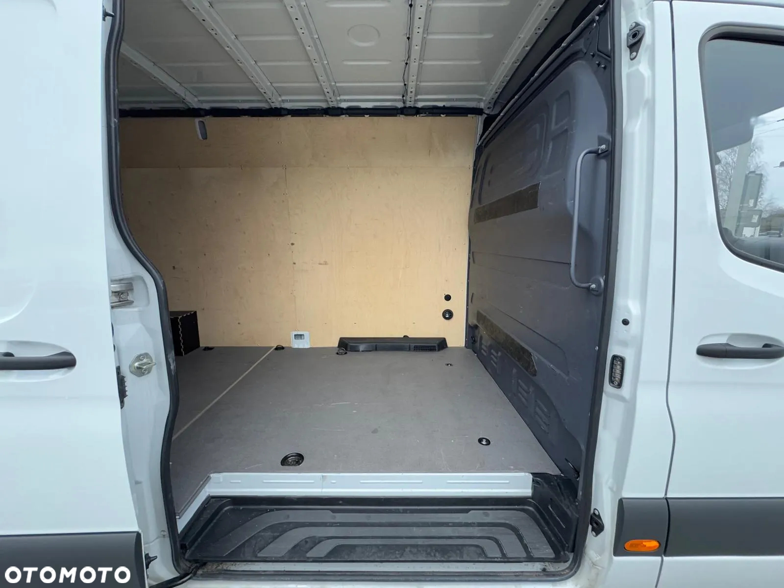 Mercedes-Benz SPRINTER - 9