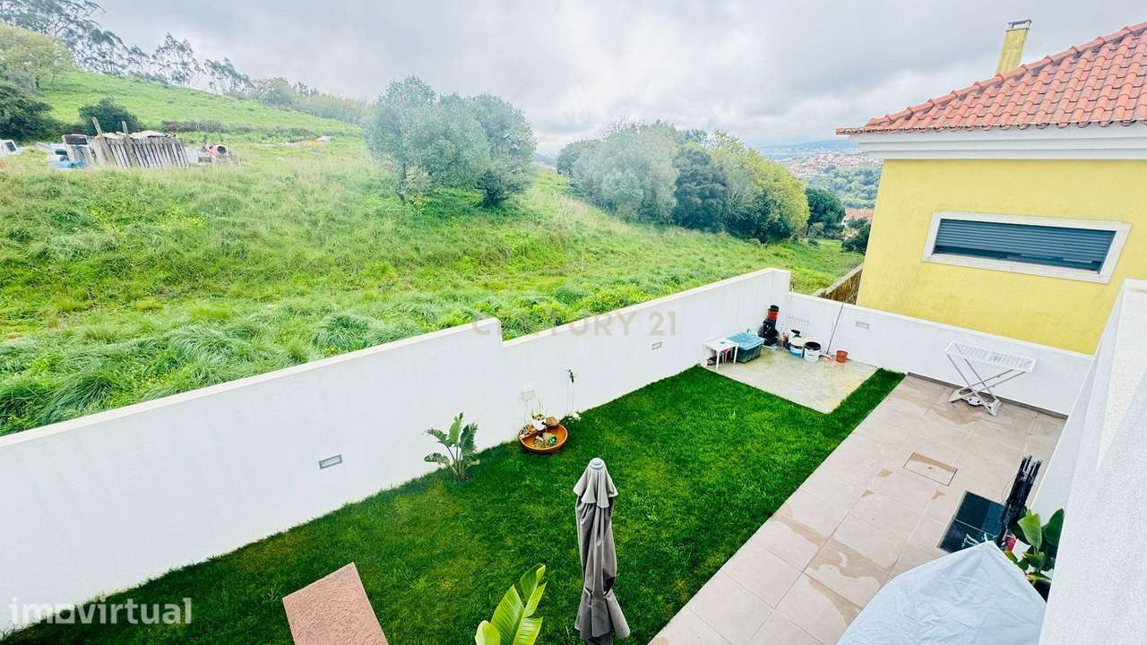 Moradia Geminada T4 em Caneças, Moderna e com excelentes acabamentos - Grande imagem: 2/59