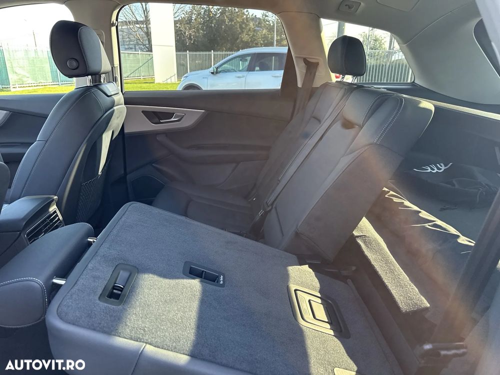 Audi Q7 55 TFSI e quattro Tiptronic PHEV S Line - 25