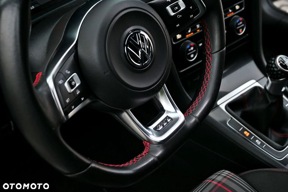 Volkswagen Golf GTI BlueMotion Technology - 38
