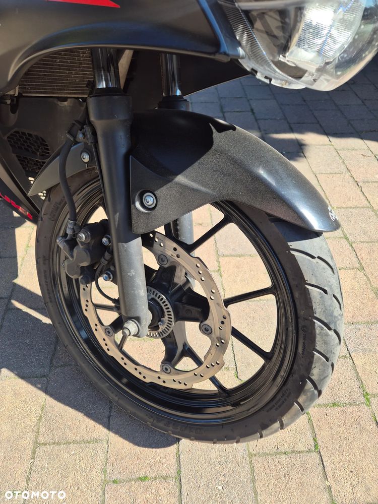 Suzuki GSX - 16