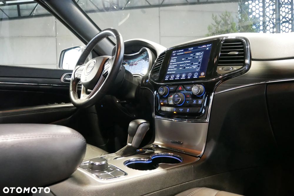 Jeep Grand Cherokee - 30