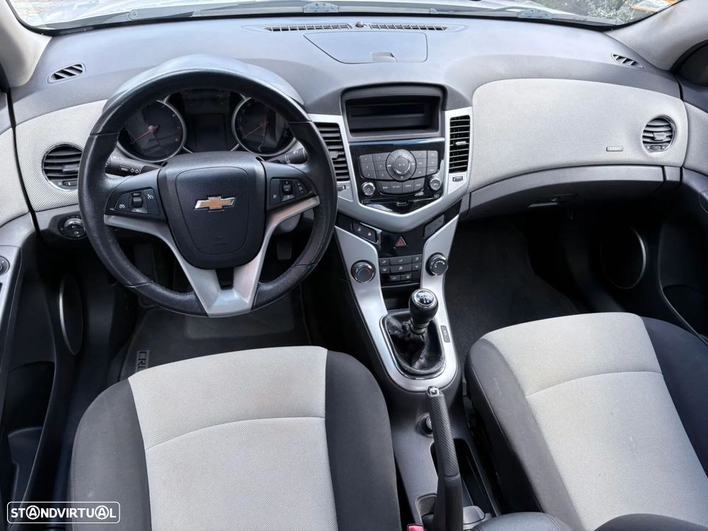 Chevrolet Cruze 1.6 LS - 28
