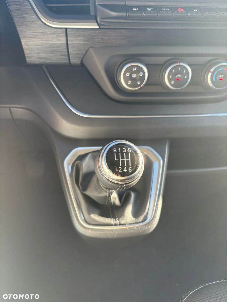 Renault Trafic Furgon brygadówka L2H1 2.0dCi 150 - 17