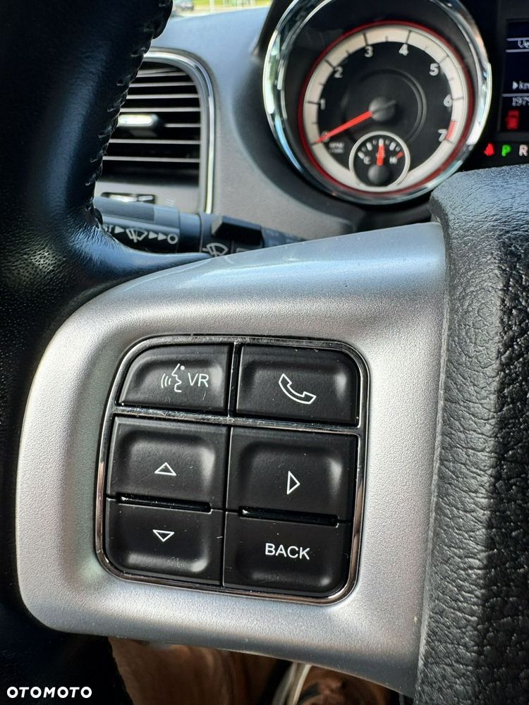Dodge Grand Caravan - 28