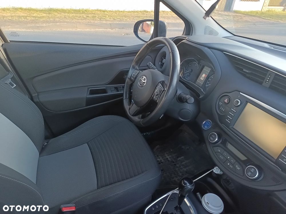 Toyota Yaris Hybrid 100 Active - 9