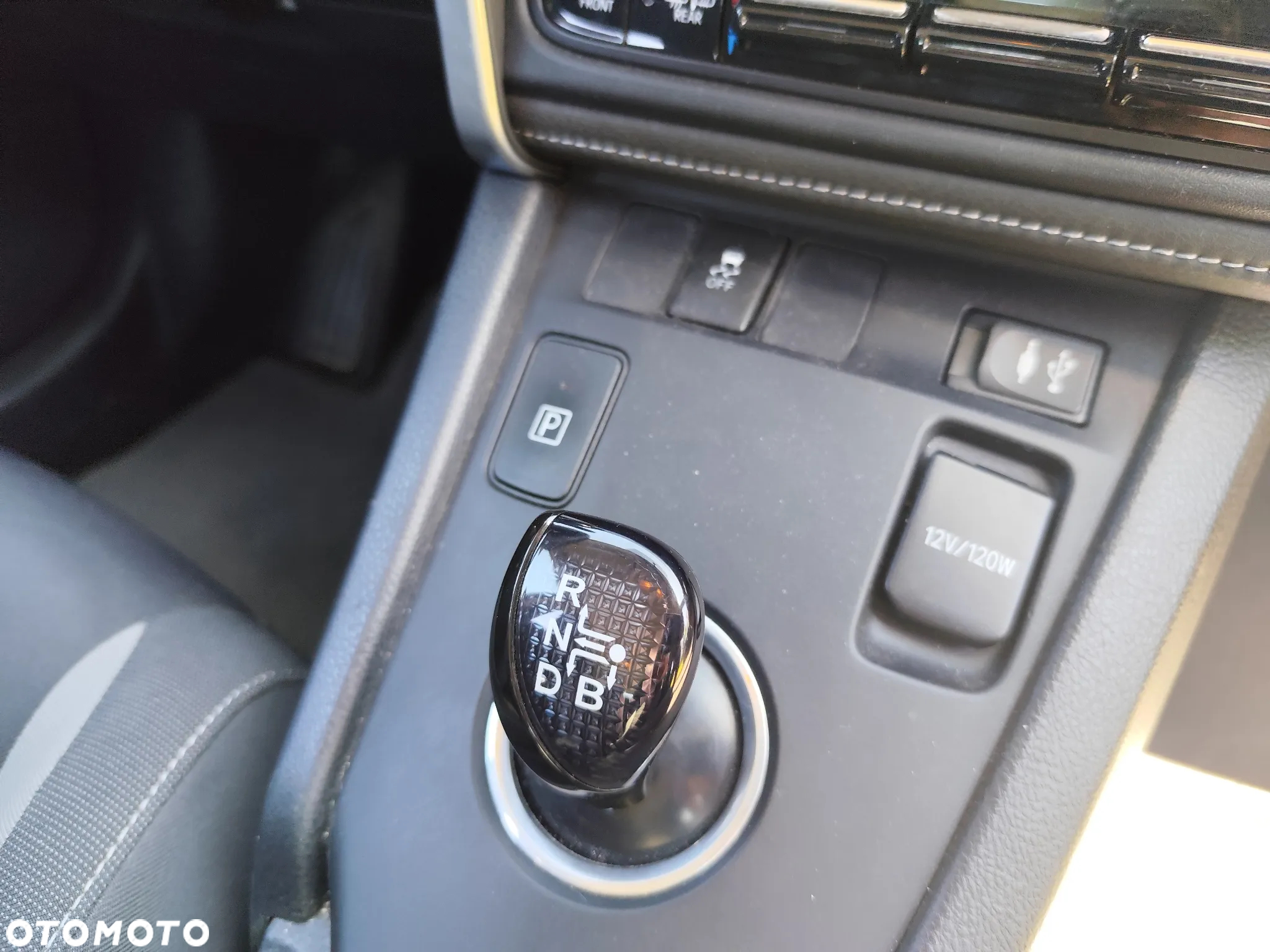 Toyota Auris 1.8 HSD Sol - 19
