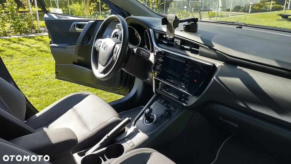 Toyota Auris Hybrid 135 Active - 21