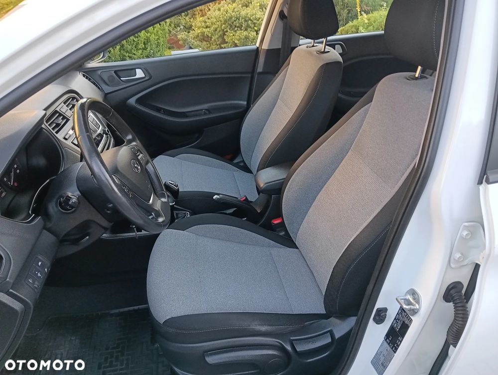 Hyundai i20 1.4 Comfort EU5 - 15