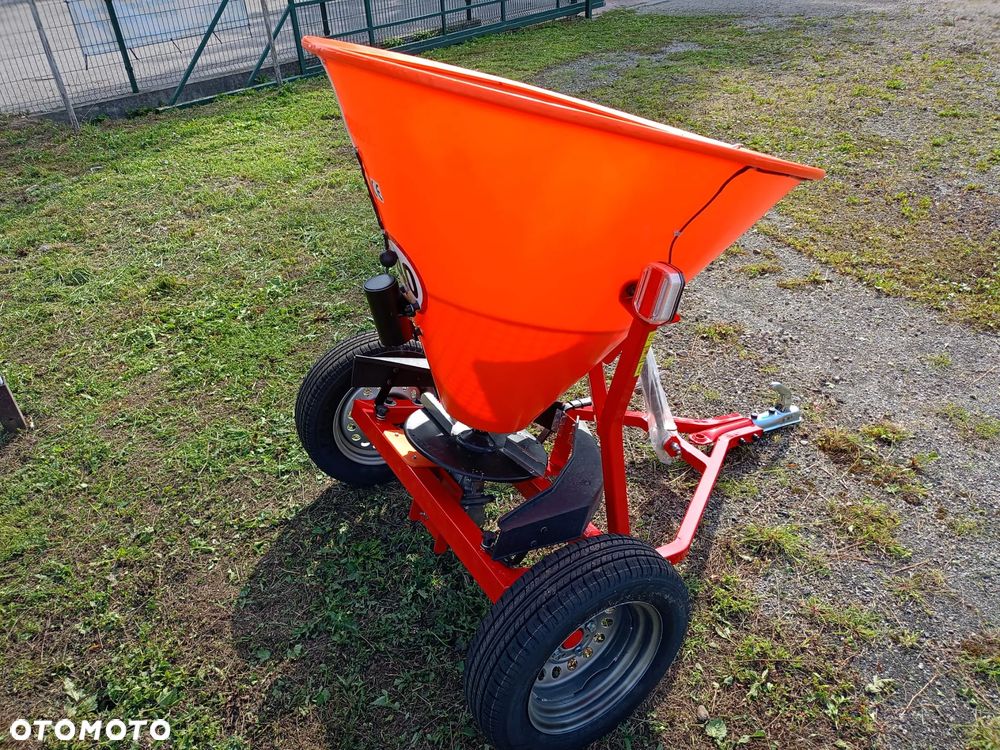 Solarka Piaskarka Posypywarka Dexwal PK Quad 300 L Transport - 7