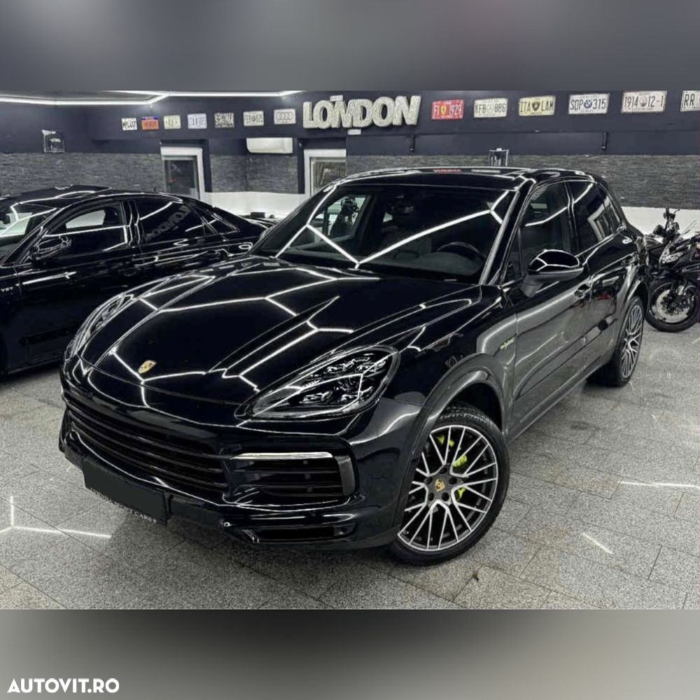 Porsche Cayenne - 1