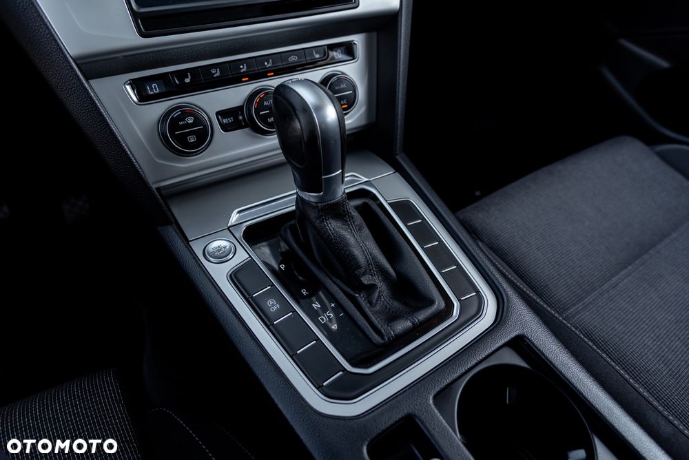 Volkswagen Passat Variant 2.0 TDI SCR DSG Trendline - 35