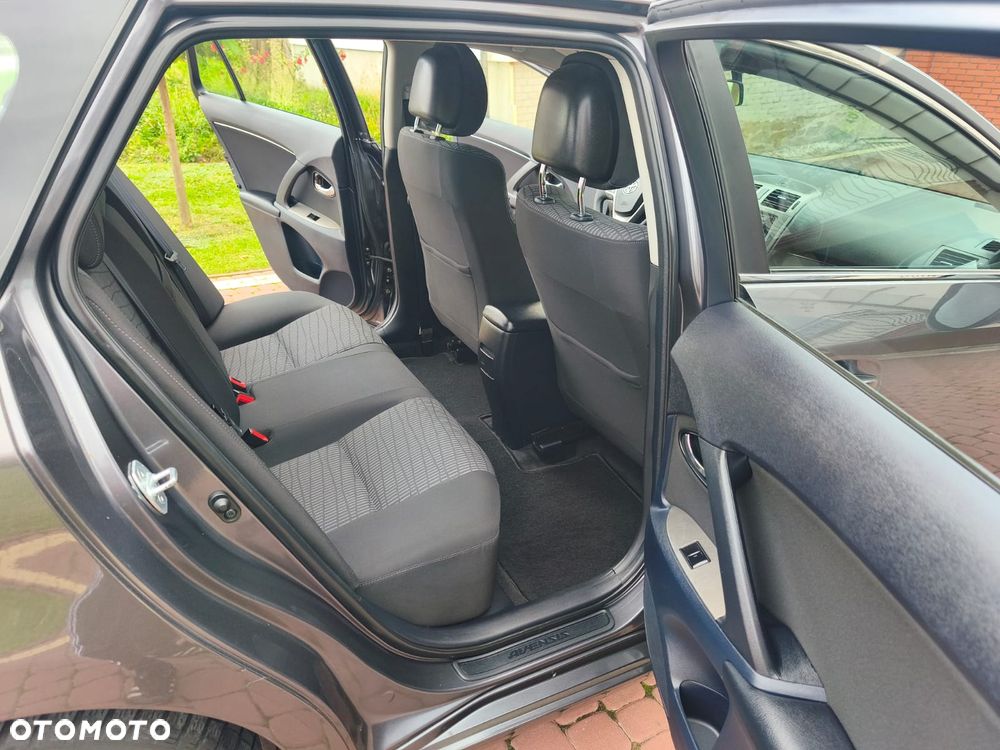 Toyota Avensis 1.8 Sol plus NAVI - 10