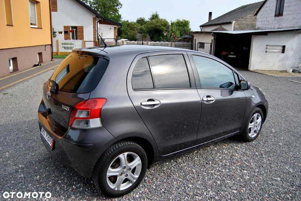 Toyota Yaris 1.33 VVT-i Executive - 25