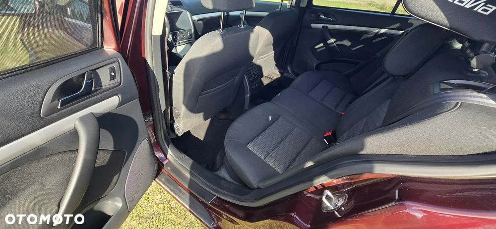 Skoda Octavia 1.6 Ambiente - 9