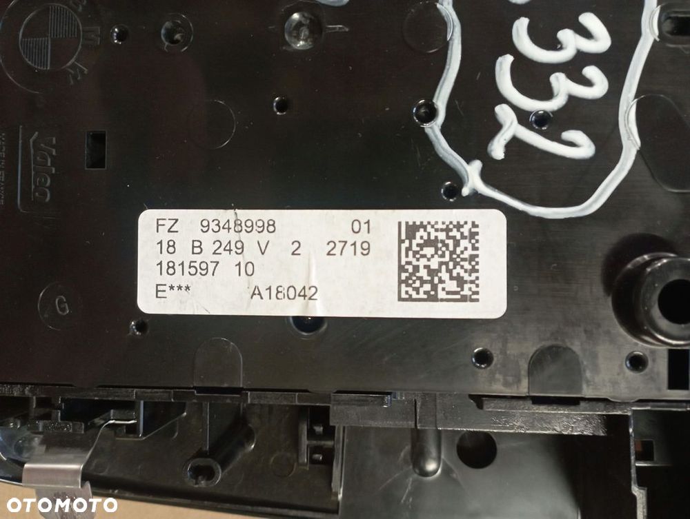 BMW F46 LAMPKA PODSUFITKI 9348998 - 3