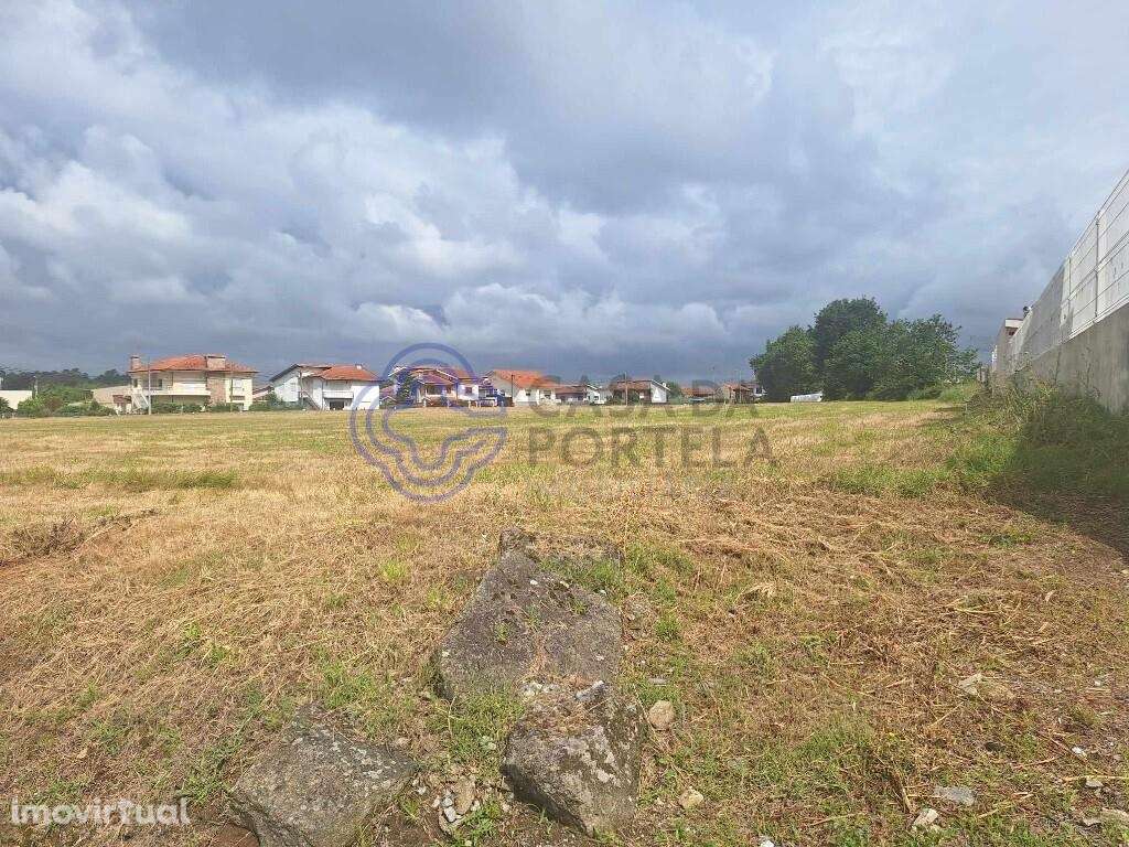 TERRENO COM 9.883 M2 PLANO PARA LOTEAMENTO E CONSTRUÇÃO DE MORADIAS - Grande imagem: 4/13