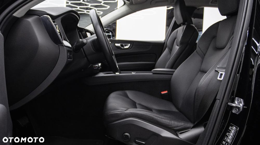 Volvo XC 60 T5 AWD Momentum Pro - 19