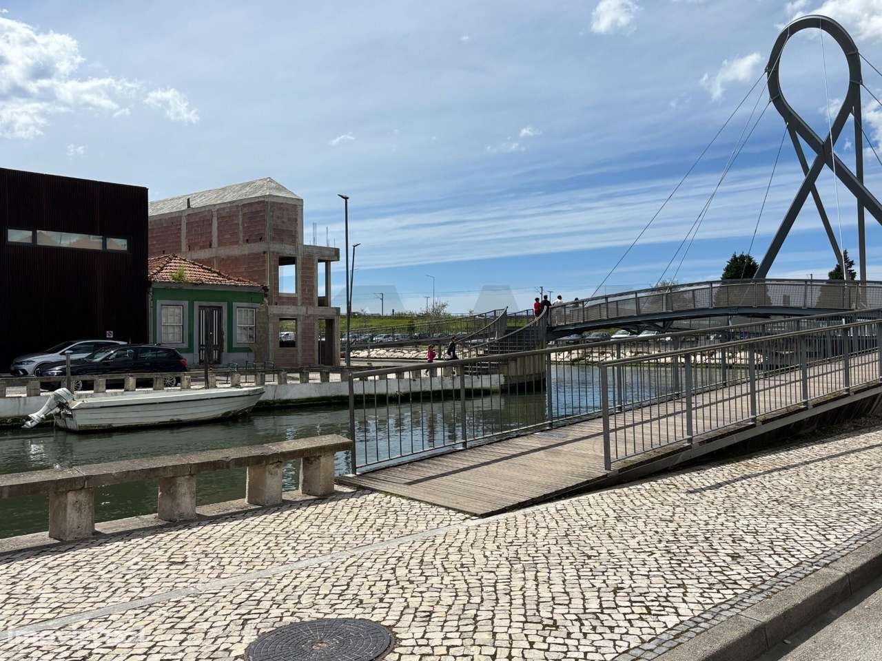 Moradia  Térrea com Sótão Beira Mar (para recuperar, inserida na Área - Grande imagem: 2/35