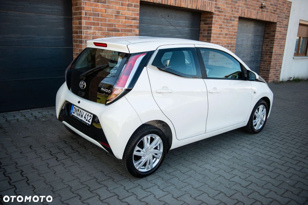 Toyota Aygo x-play Eco - 32
