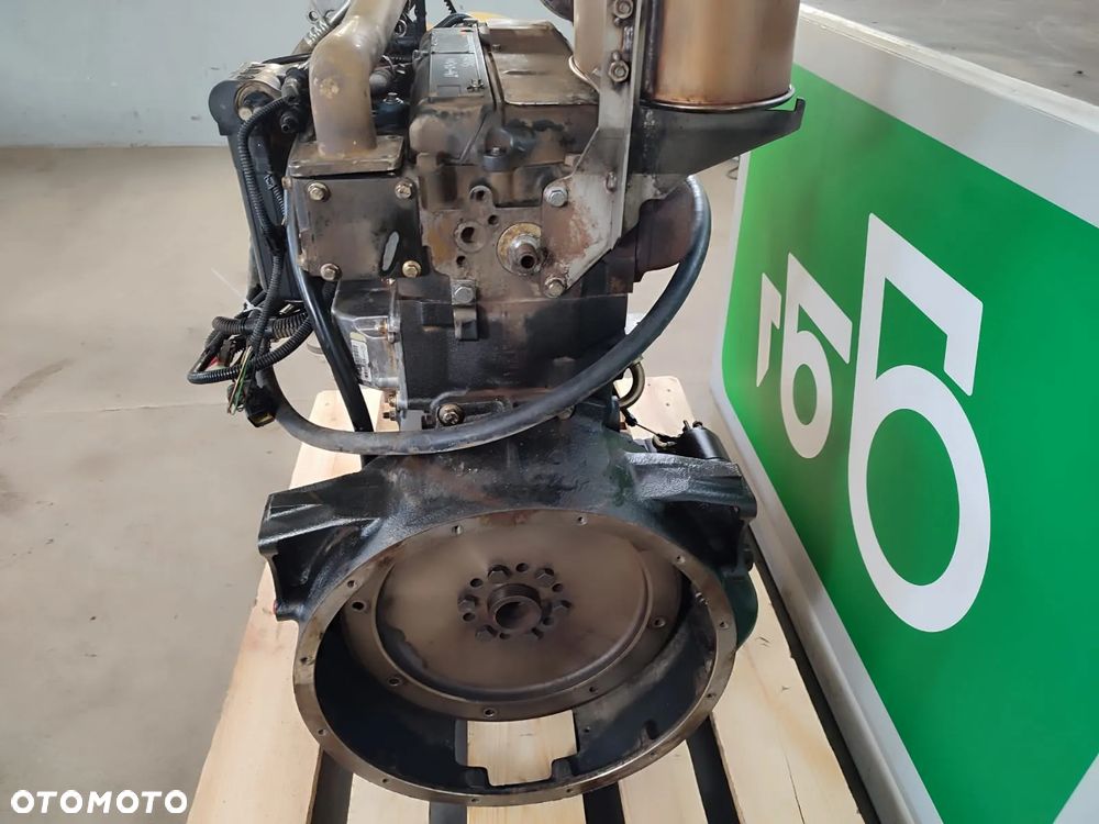 Silnik 1104D-44T TEREX 860 - 4