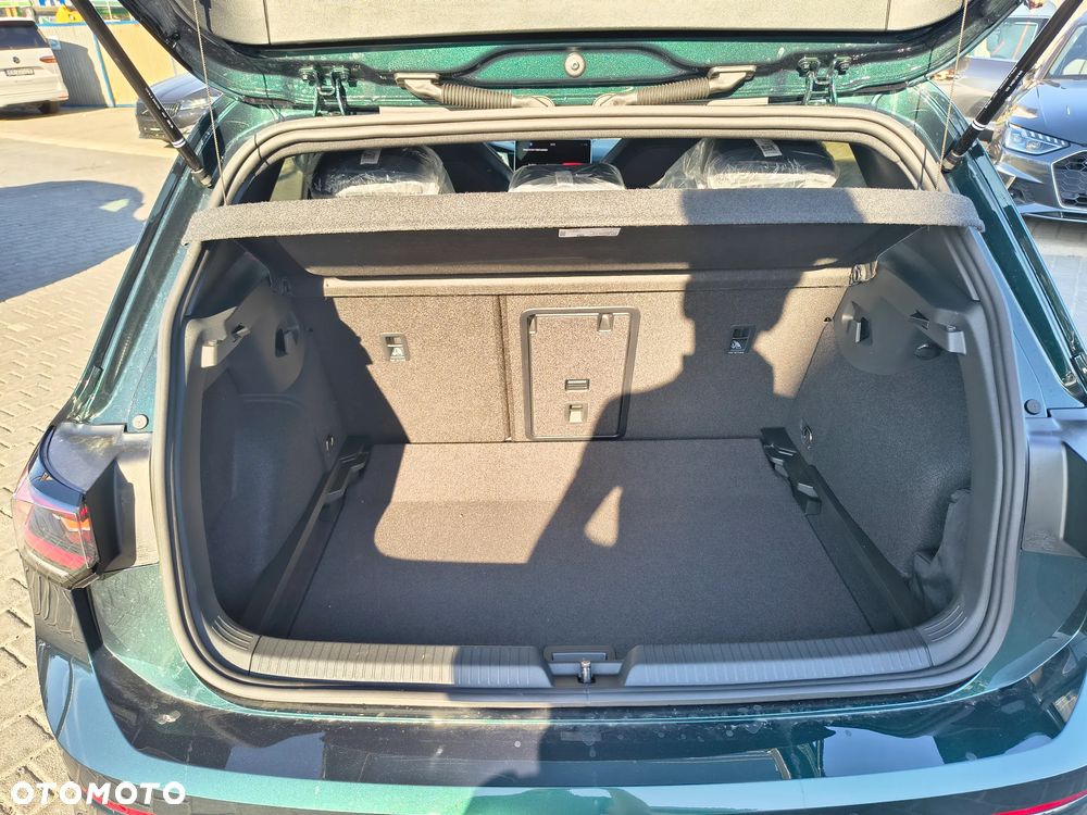 Volkswagen Golf - 8