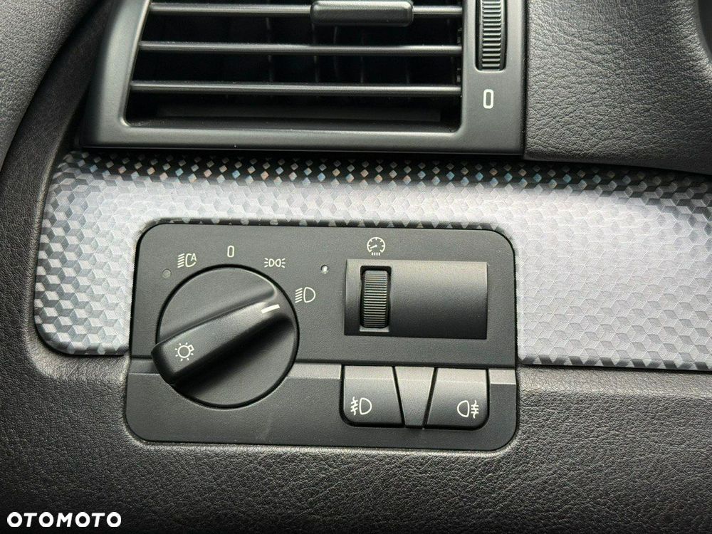 BMW Seria 3 330 Ci Edition Sport - 25