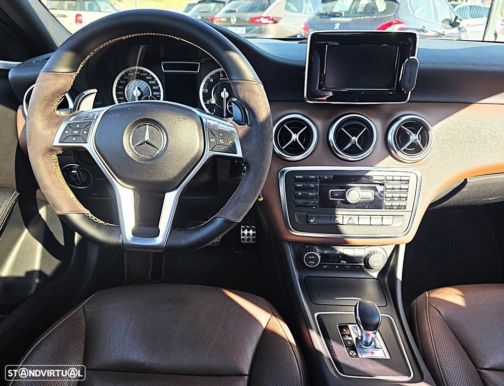 Mercedes-Benz A 45 AMG 4-Matic - 18