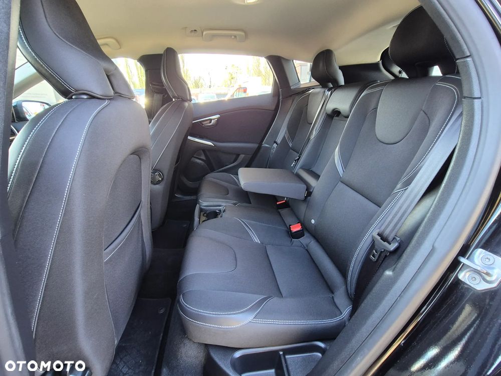 Volvo V40 T3 Geartronic Momentum - 26