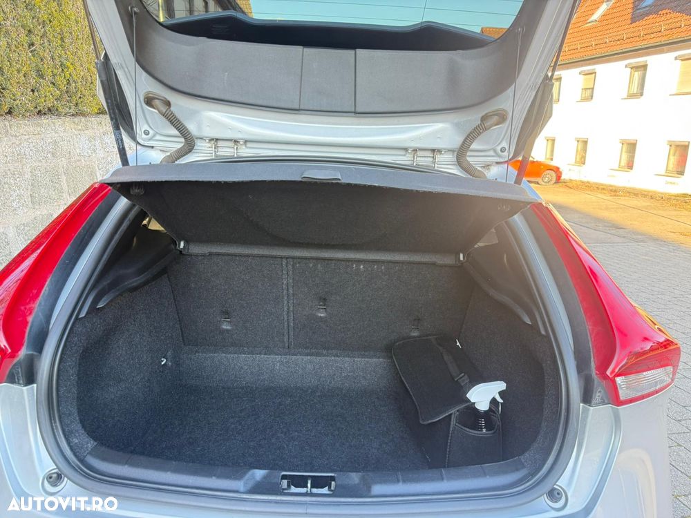 Volvo V40 D4 Momentum - 12