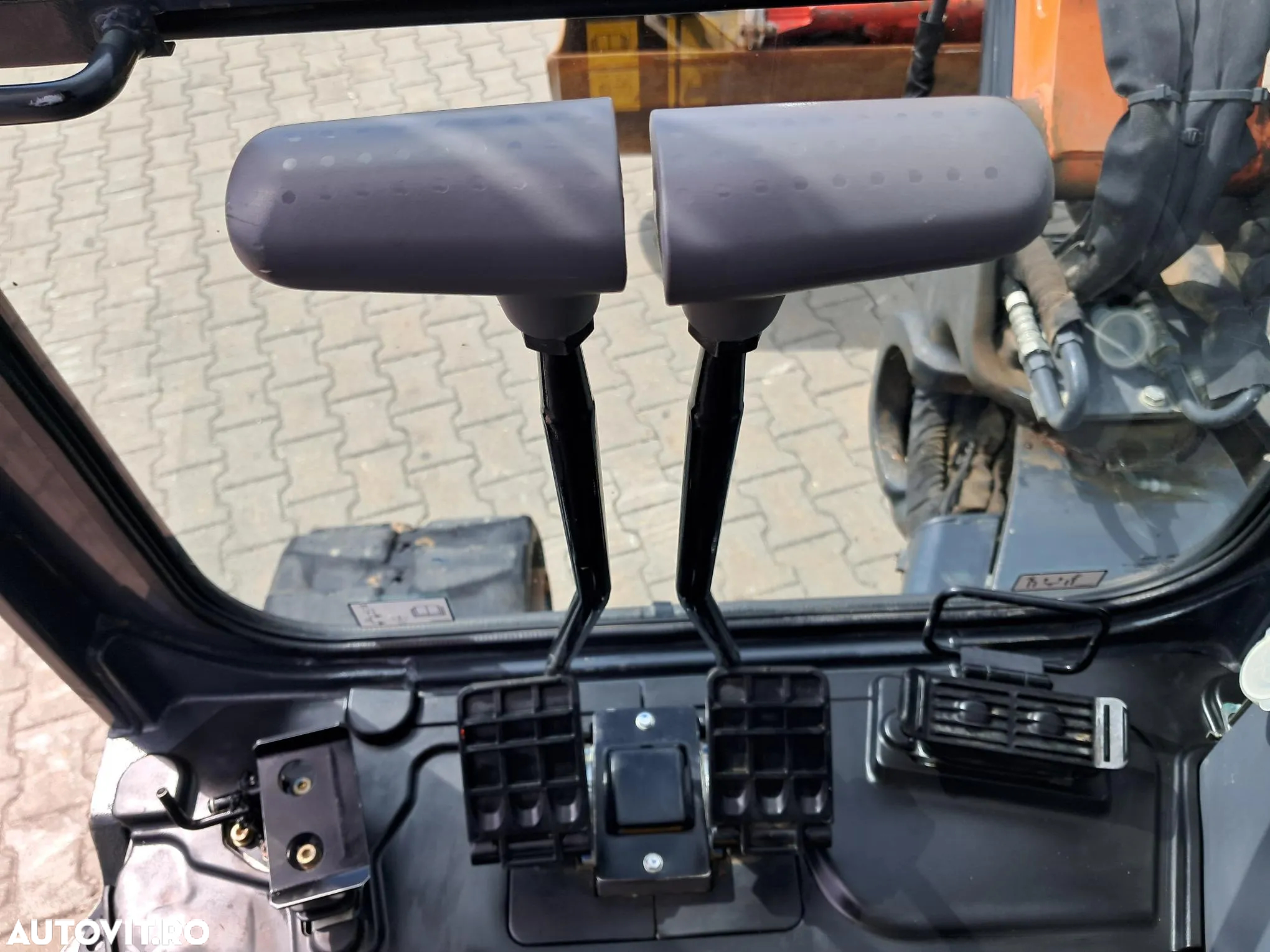 Hitachi ZX48U-6 ZAXIS 48U DOUA CUPE SI LAMA TIP BULDOZER - 26