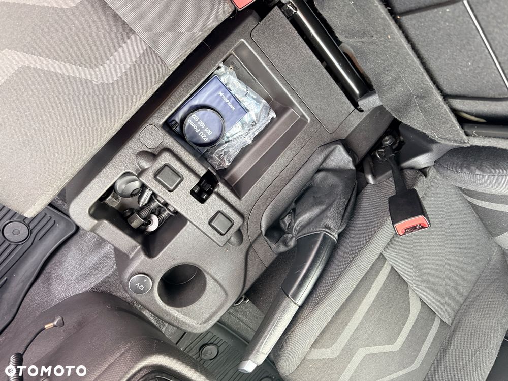 Ford Transit Connect - 17