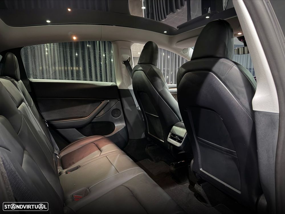 Tesla Model Y Standard - 38