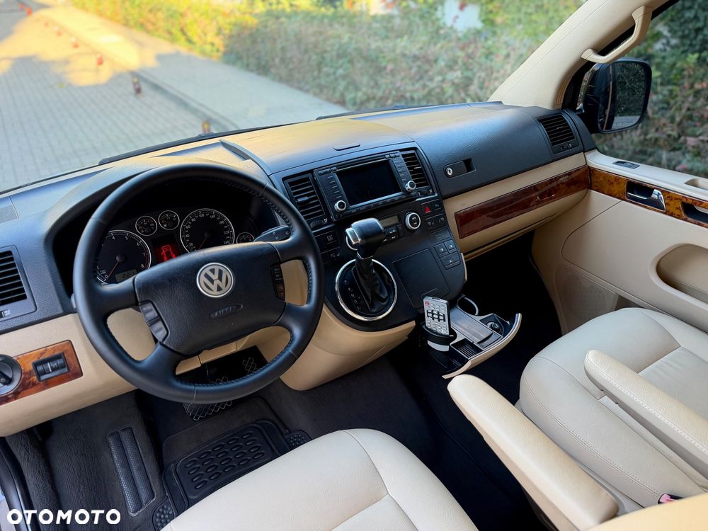 Volkswagen Multivan - 26