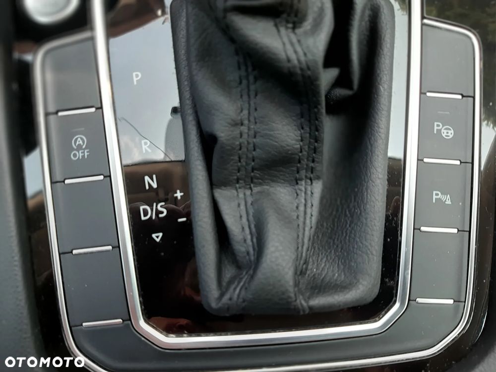 Volkswagen Passat Variant 2.0 TDI SCR DSG Business - 12