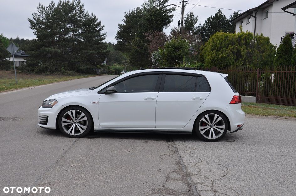 Volkswagen Golf - 2