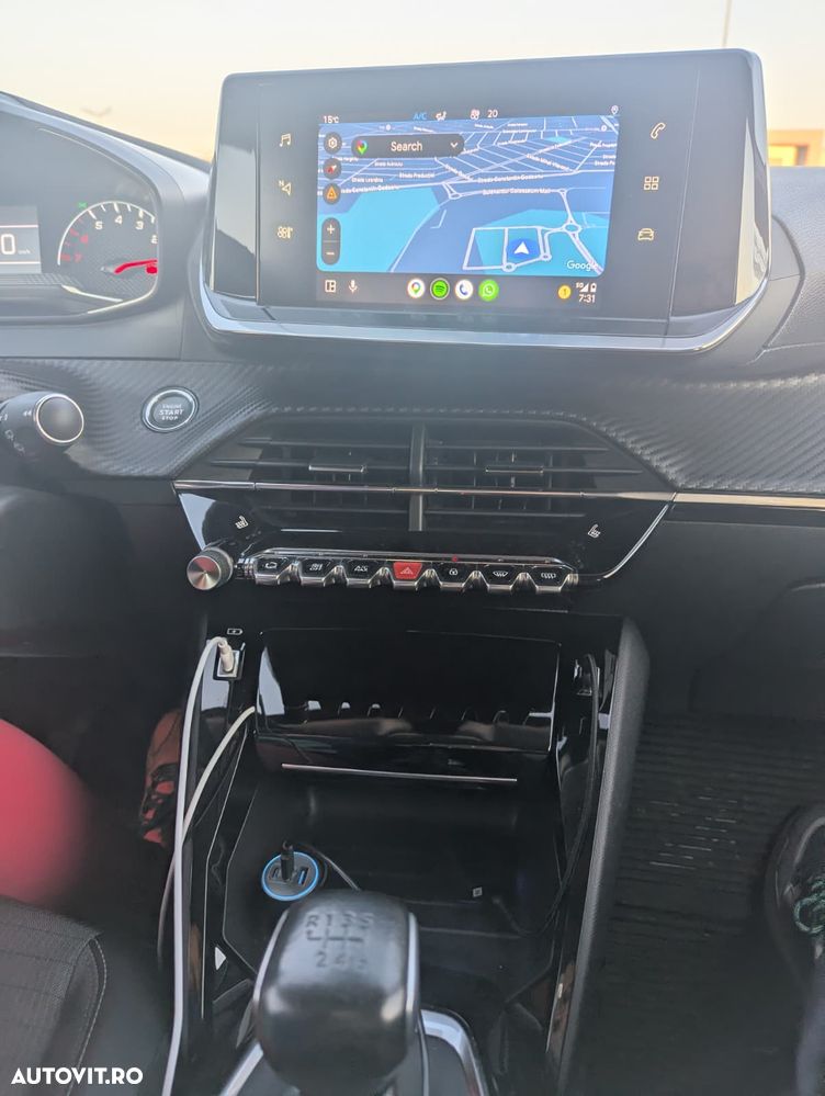 Peugeot 208 1.2 L PureTech STT Allure - 12