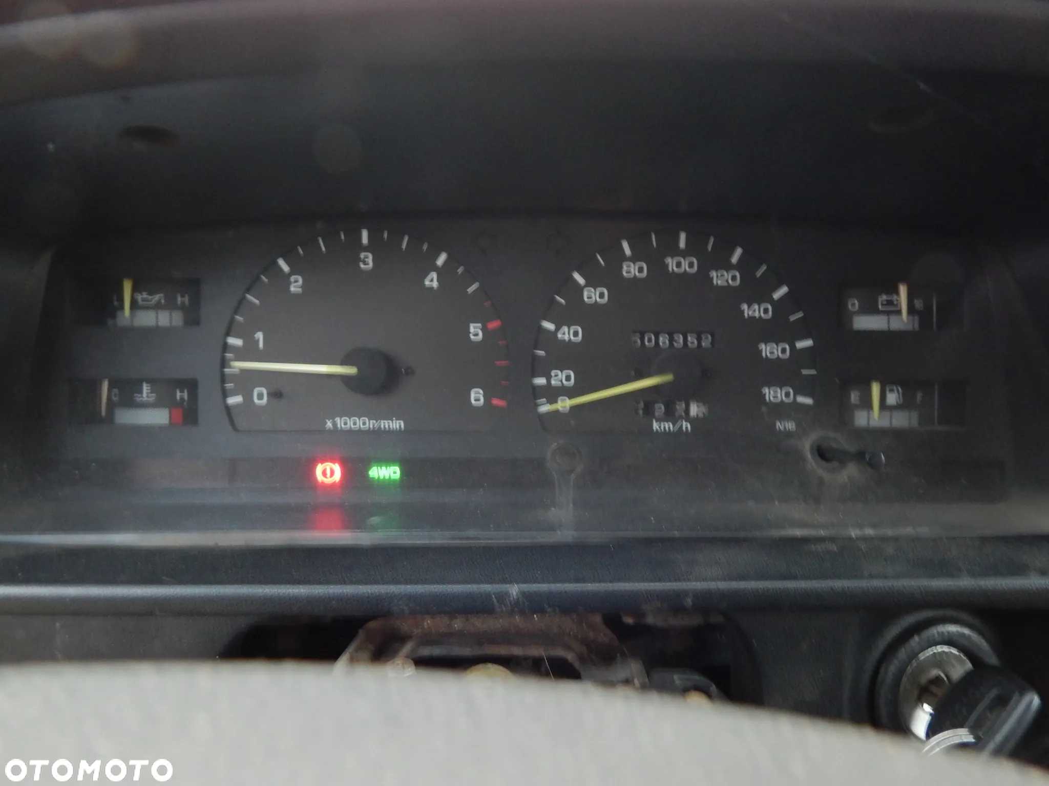 Toyota Hilux 4WD DLX - 23