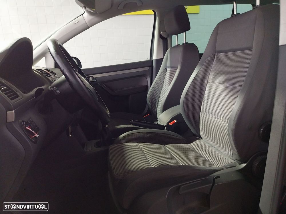 VW Touran 2.0 TDI Trendline 7L - 4