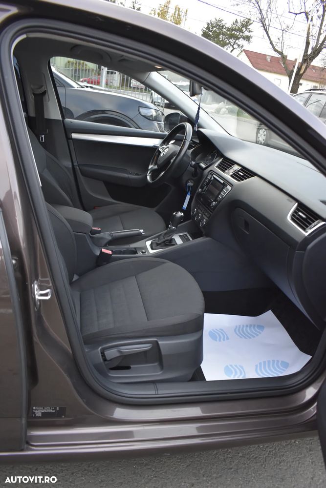 Skoda Octavia 1.6 TDI AMBITION DSG - 25