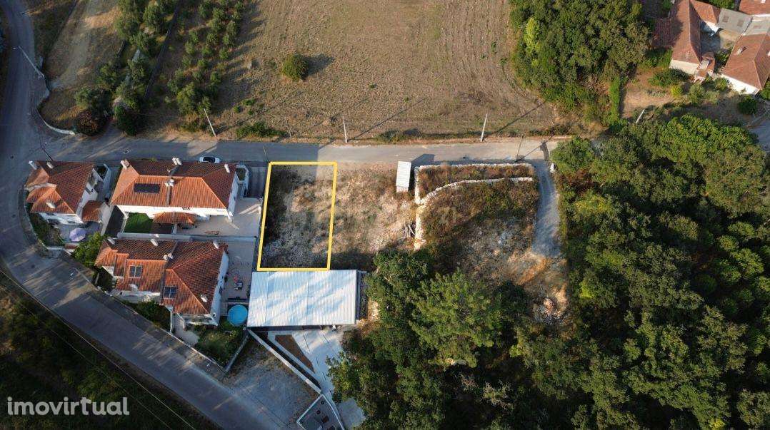 Terreno Urbano com Projeto Aprovado para Moradia Moderna na Pocariça – - Grande imagem: 4/25