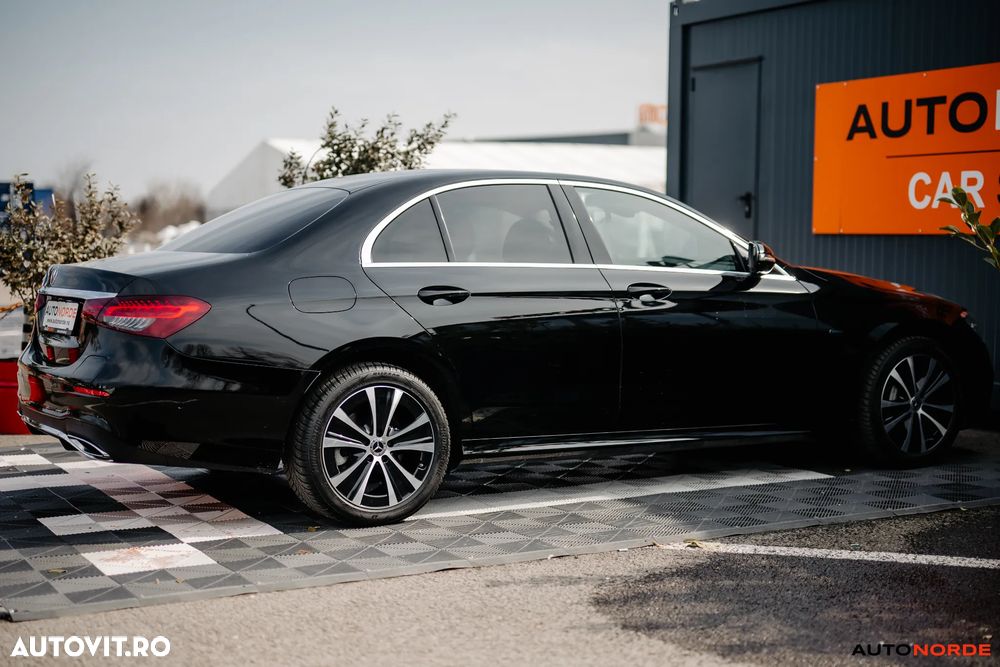 Mercedes-Benz E 300 de 9G-TRONIC AMG Line - 13