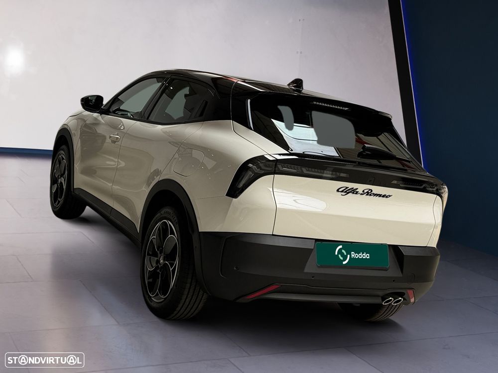 Alfa Romeo Junior 1.2 eDCT6 - 8