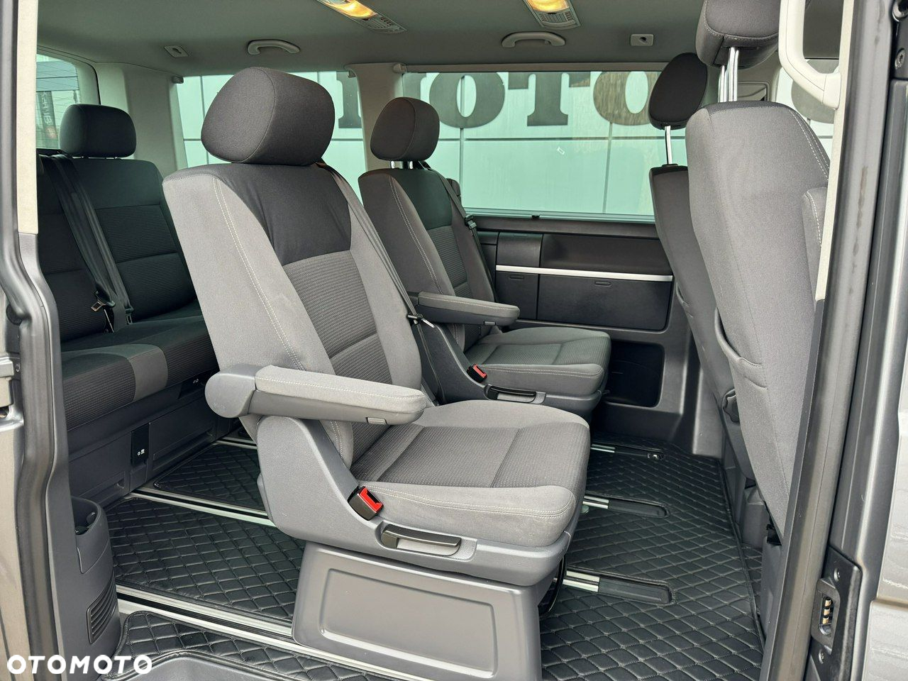 Volkswagen Multivan - 14