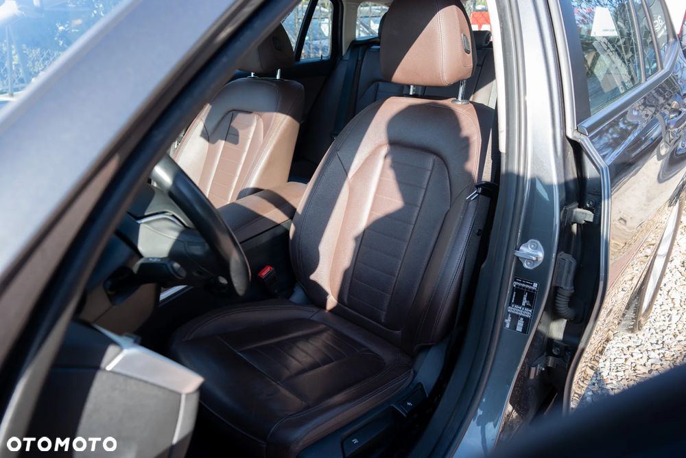 BMW Seria 3 330i Sport Line - 9