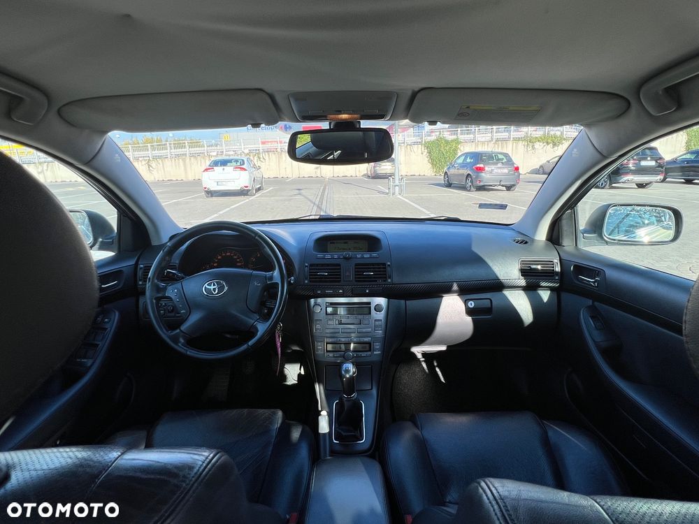 Toyota Avensis - 12