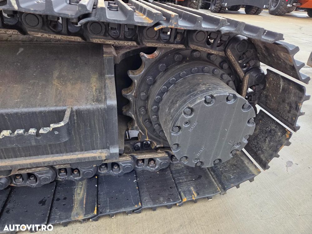 Hitachi GRAIFER deschidere 1,5m pe SENILE, cabina INALTIBILA, Masa operationala 20,3tone, LANT NOU, PAPUCI NOI, Gresare automata, Camera spate, 2017, 8.575h, cupla rapida, motor Isuzu 174CP, 3 pompe HITACHI, posibilitate leasing, STARE FOARTE BUNA-89.900 EUR - 7