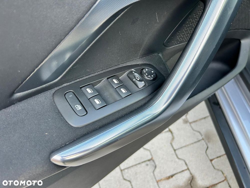 Peugeot 2008 1.2 Pure Tech GPF Allure S&S EAT6 - 37